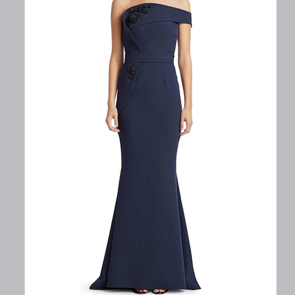 Safiyaa one shoulder gown!